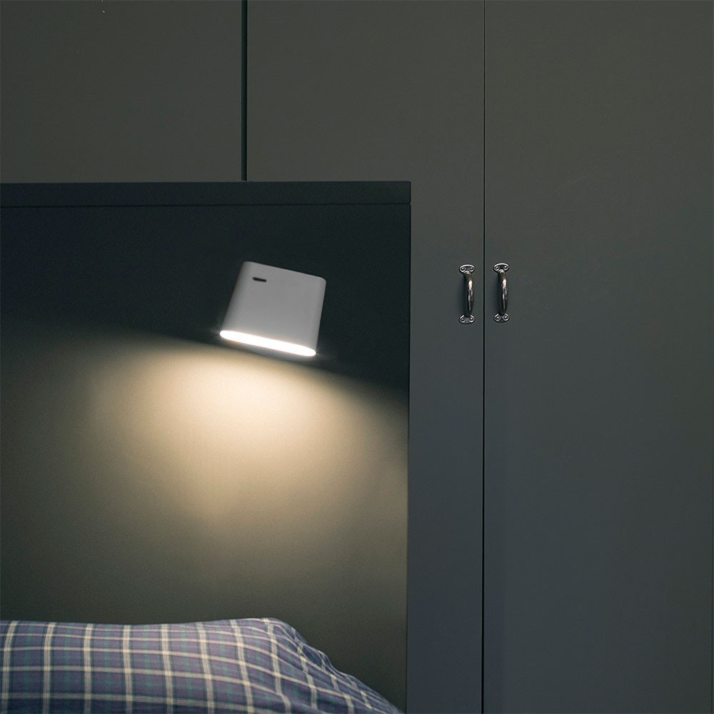 Applique de lit design blanche avec interrupteur lampe avenue. Applique moderne design