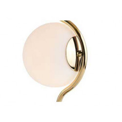 Lampe dorée et globe en vere