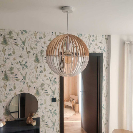 Suspension en bois ajouré