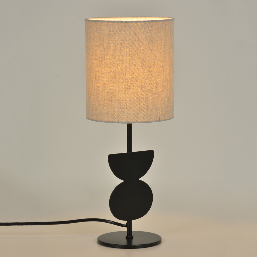 Lampe de chevet allumée – lumière douce et chaleureuse