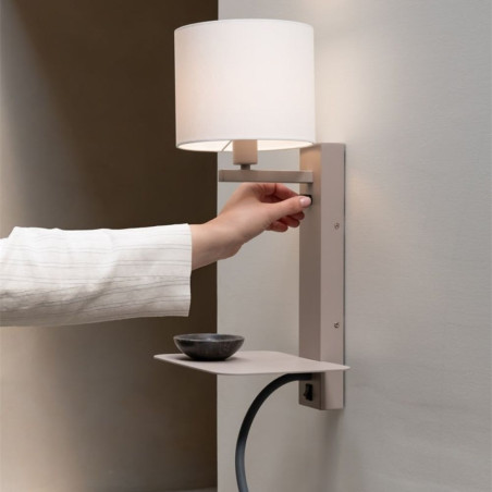 Applique avec liseuse et tablette