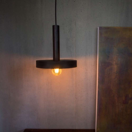 Suspension noire avec abat-jour design