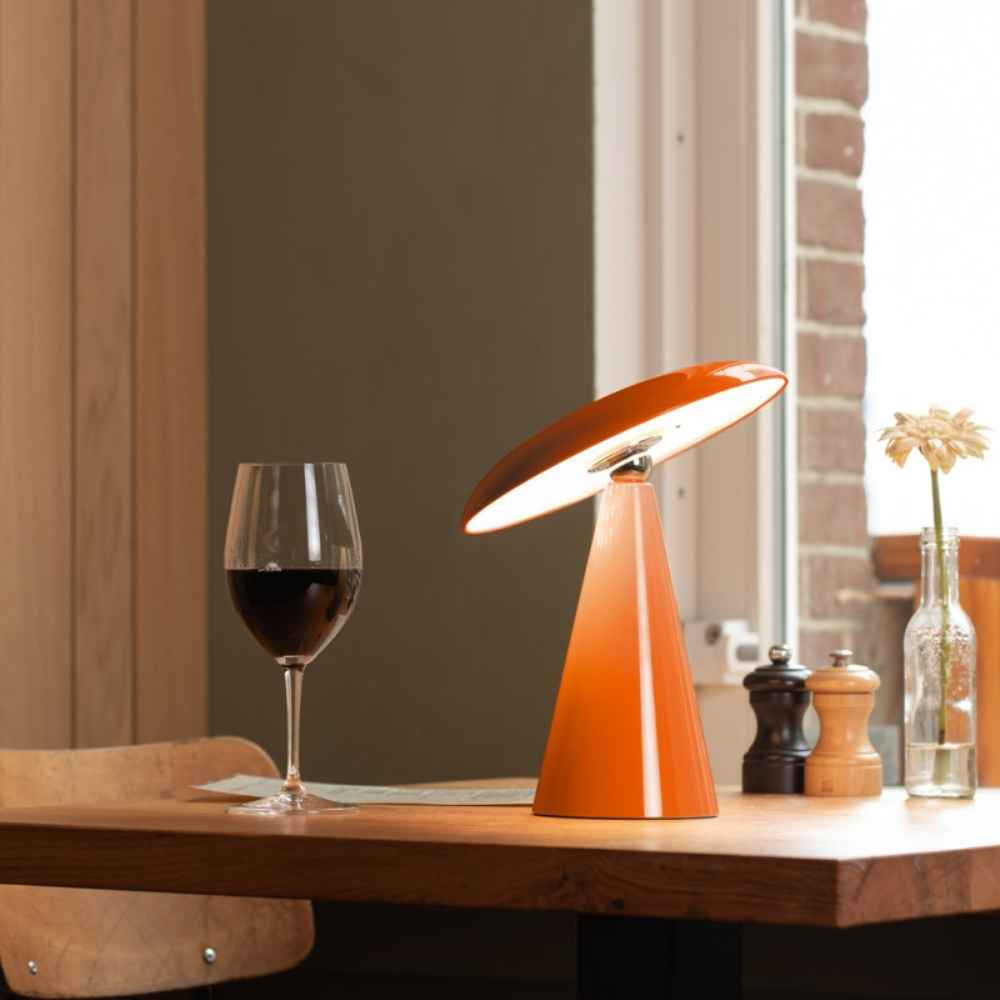 Lampe de table orange abat jour orientable