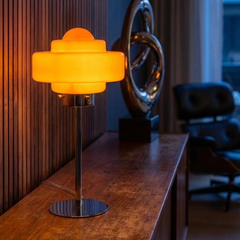 Lampe rétro futuriste