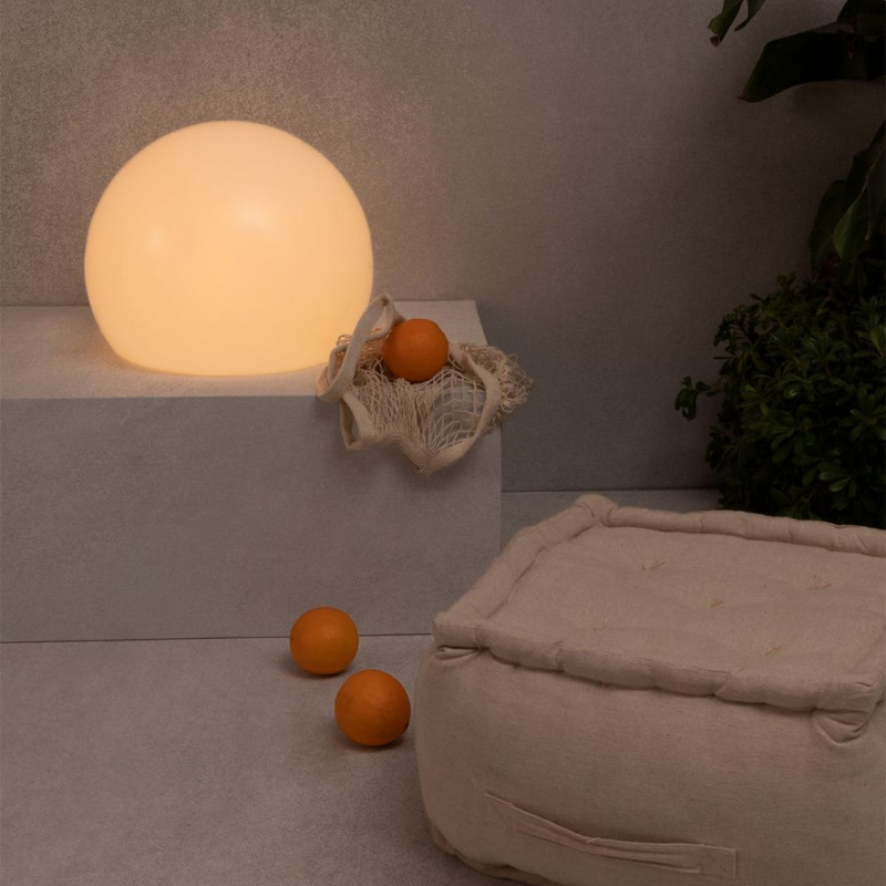 lampe boule blanche extérieure