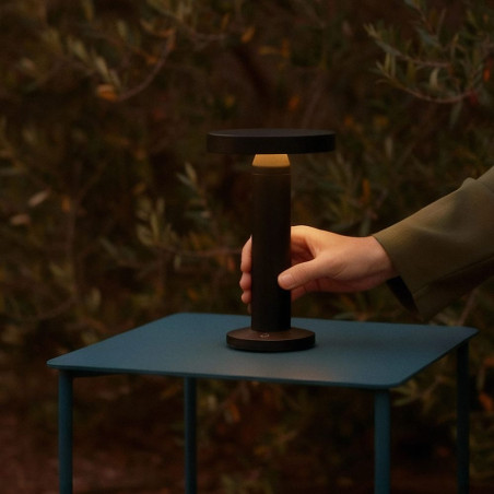 Lampe de table noire solaire