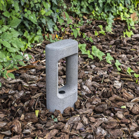 Borne extérieure design ciment gris