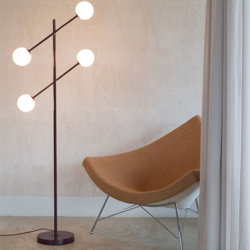 grand lampadaire rouge de salon