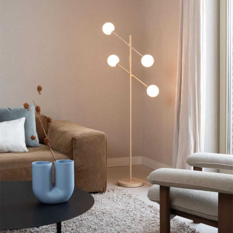 lampadaire de salon beige avec 4 globes