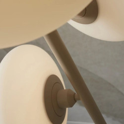 lampadaire diffuseurs circulaires en verre blanc