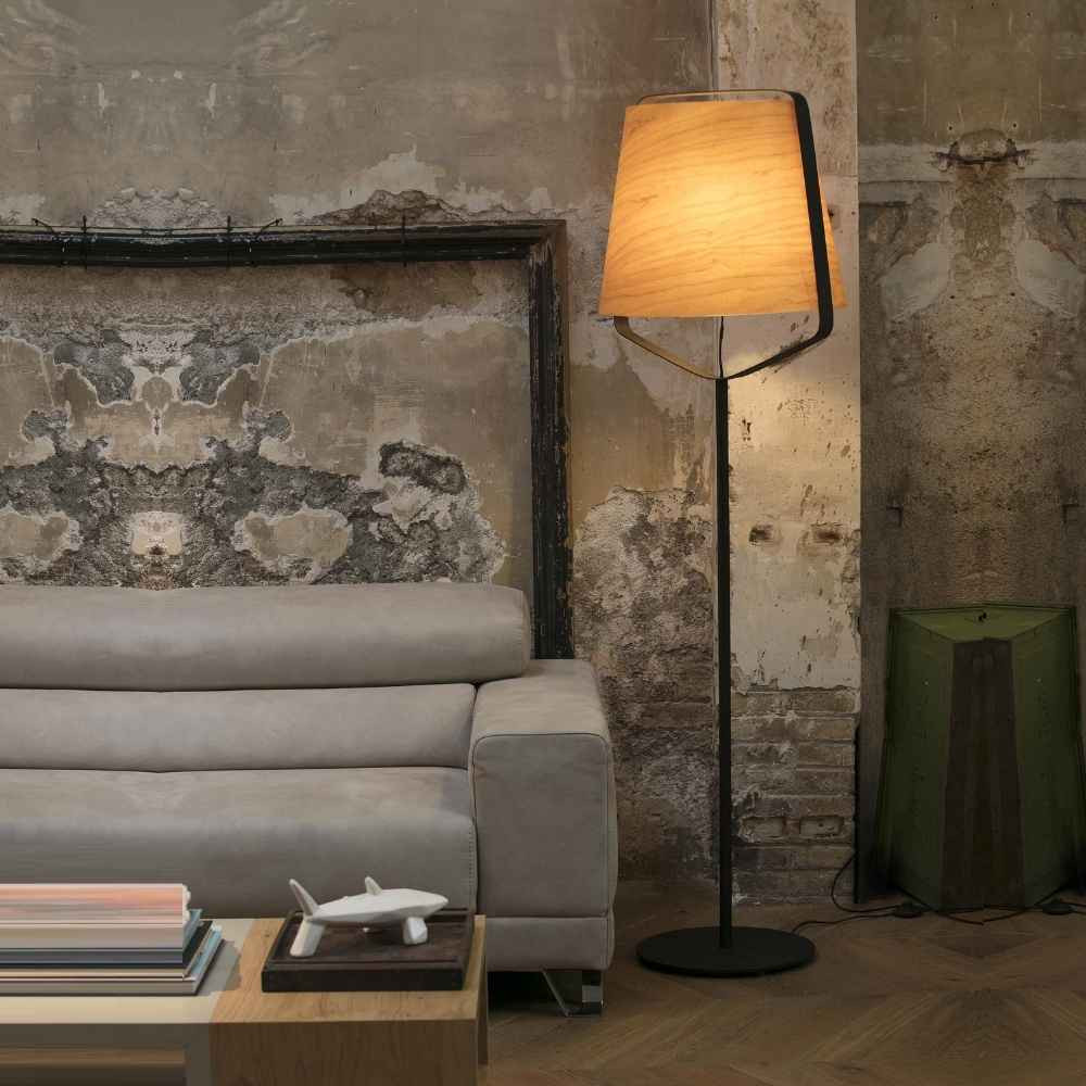 grand lampadaire en bois design