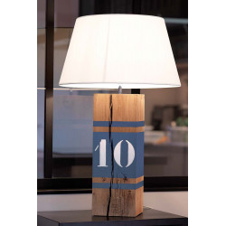 Lampe bleue en bois